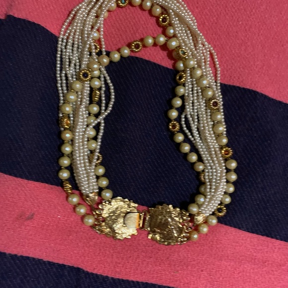 This is a nice piece of Costume Jewelry its unique - Picture 5 of 7